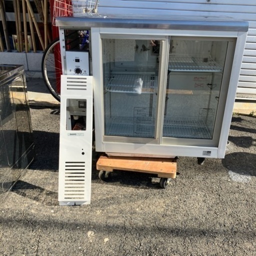 ドリンク冷蔵庫