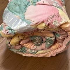 【中古】中綿シルク100% ダブルサイズ掛け布団の画像