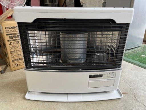 トヨトミ　石油ストーブ　煙突式ストーブ　ＴＯＹＯＴＯＭＩ　新品定価８６，８００円　２０１８年製　ホワイト　ＨＲ－Ｇ６５０Ｈ　コンクリート２７畳　木造１７畳