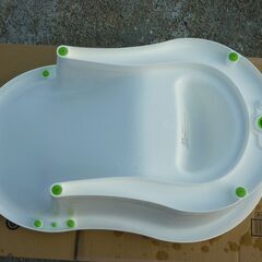 USED 永和 新生児用 ベビーバス 白×グリーン 簡易クリーニング済 沐浴 お風呂 バスタブ 物々交換対応の画像