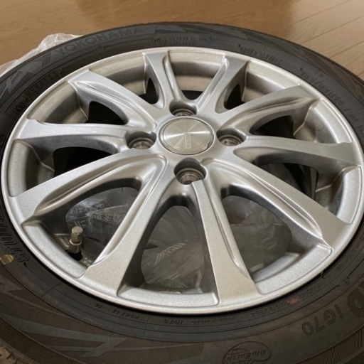 セール中　4本セット　ヨコハマスタッドレスタイヤ　ホイール付き　14インチ　ホイールナット付き