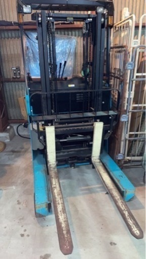 リーチフォークリフト