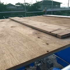 構造用合板と長板材2枚ずつ
