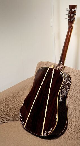 お店演出用に！★彫刻ギター「人目を引くためのオブジェ」　カフェラウンジや舞台に♪ お店演出用に！☆彫刻ギター「人目を引くためのオブジェ」 カフェラウンジ