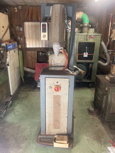☆中古￥30,000！イタリア製　靴製作、修理用特殊機械エアー釘打ち機　業務用　幅40㎝ｘ奥行40㎝ｘ高さ160cm　【BG036】