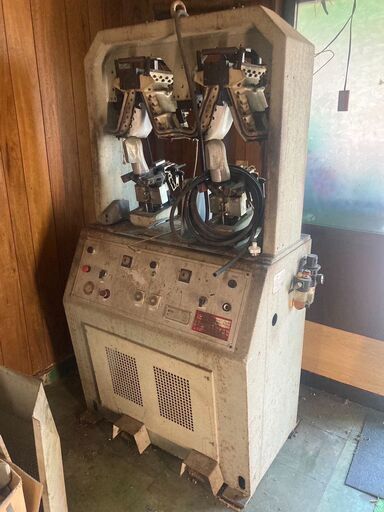 ☆中古￥200,000！JAM　靴製作、修理用特殊機械　特殊工具　業務用　幅100㎝ｘ奥行70㎝ｘ高さ185cm　【BG037】