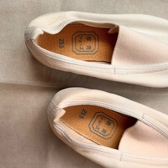【新品・未使用】教育シューズ上靴（白）23.5の画像