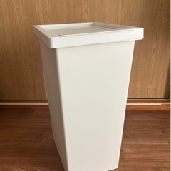IKEA ふた付きごみ箱 ホワイト の画像