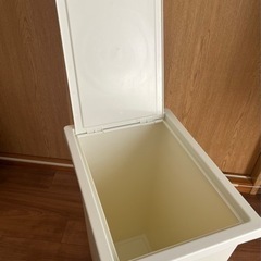 IKEA ふた付きごみ箱 ホワイト の画像
