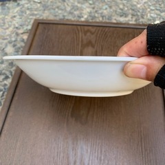 深めのお皿①の画像