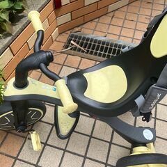  GLOBBER（グロッバー） エクスプローラー トライク 4in1 カスタードクリーム【三輪車】の画像