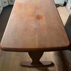 ダイニングテーブルの画像