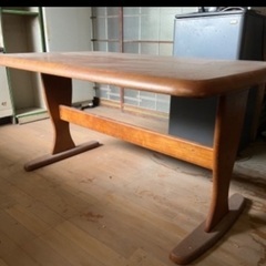 ダイニングテーブルの画像