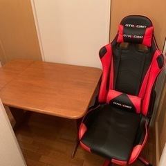 テーブル、ゲーミングチェア