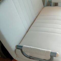 セミダブルサイズのソファーベッドの画像