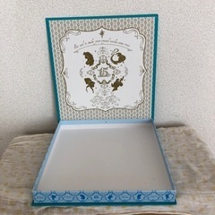 ディズニーのお菓子の箱の画像