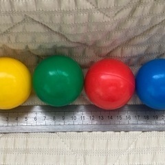 4色カラーボールの画像