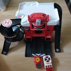 トミカ★変形ファイヤーステーション