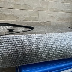 発電機とガソリン携行缶の画像