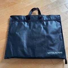 スーツ入れ