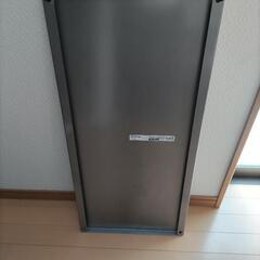 至急引取希望！IKEA SPONTAN マグネットボード メタルカラーの画像