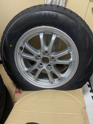 車のパーツ タイヤ、ホイール