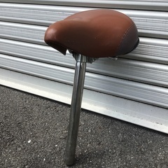 自転車部品　<中古>自転車のシート　シートポスト付き　ママチャリ用の画像