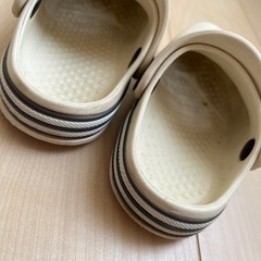 恐竜柄サンダル、クロックス15.0の画像