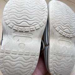 恐竜柄サンダル、クロックス15.0の画像