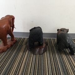 ○【0円あげます！】動物の置き物まとめ売り 熊 象 オブジェ 置き物 インテリア 雑貨 木彫り 和室 小物 (NF240706)Zi-494-10の画像