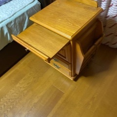 ベッドサイドデスク？の画像