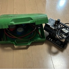【値下げしました】真空ポンプとマニホールドゲージ　エアコン取り付...