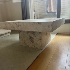 テーブル、机、デスク　の画像