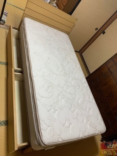 ニトリ　シングルベッド収納付き、マットレス付き