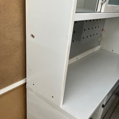 K2407-132  ユーアイ キッチンボード 食器棚 幅1350mm 取手部分1箇所ネジ無し キズ汚れ有りの画像