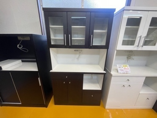 【リサイクルサービス八光】幅100㎝　ダークブラウン　2口コンセント付き食器棚