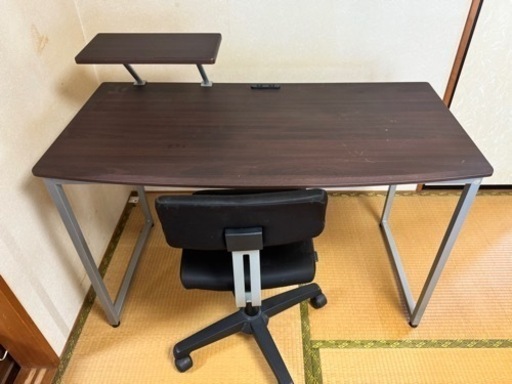 ミニ棚付きパソコンデスク(学習机)椅子\nとセットで。コンセント穴あり