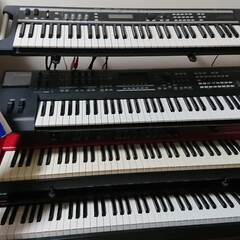 【売却済】３段キーボードスタンド（ULTIMATE）の画像