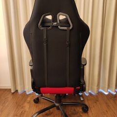 ゲーミングチェア(フットレスト付き)の画像