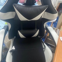 引き取りに来てくださる方限定　美品　ゲーミングチェア　