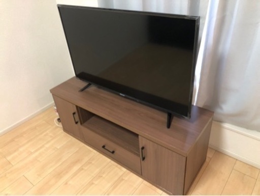 Hisense 43テレビとテレビスタンド