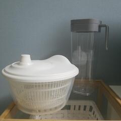 スタンダード プロダクツの冷水ボトルと IKEA ウップフィルド...