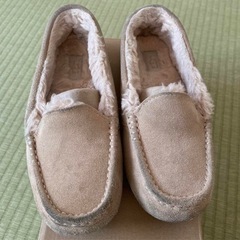 UGG アグ　　ローファー　パンプス　ドライビングシューズ　スリ...