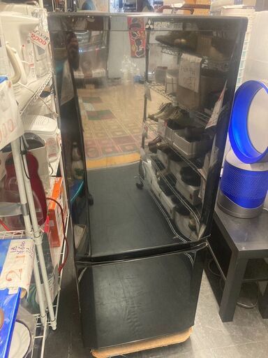 ☆中古￥6,800！MITSUBISHI　146㍑2ドア冷蔵庫　家電　2014年製　MR-P15EY-B型　幅48㎝ｘ奥行60㎝ｘ高さ122㎝　【BG044】