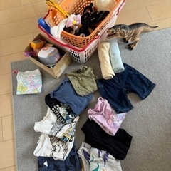 子供服　おもちゃ フィギュア