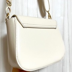 白ショルダーバッグ👜の画像