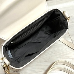白ショルダーバッグ👜の画像