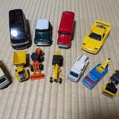トミカ他　働く車など11台