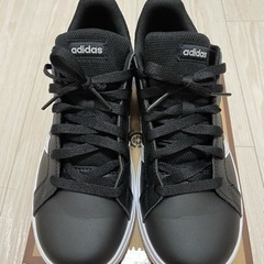 adidas スニーカー　23.5cm