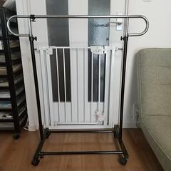 ❰お話し中❱伸縮式　スチールハンガー　差し上げます